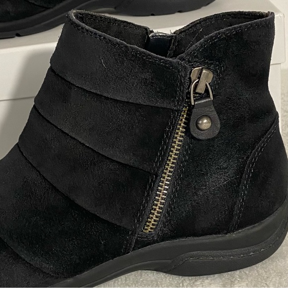 Clarks Christine Sway Black Suede Ankle Boots Women’s Size 7M Dual Zippers - Picture 10 of 10